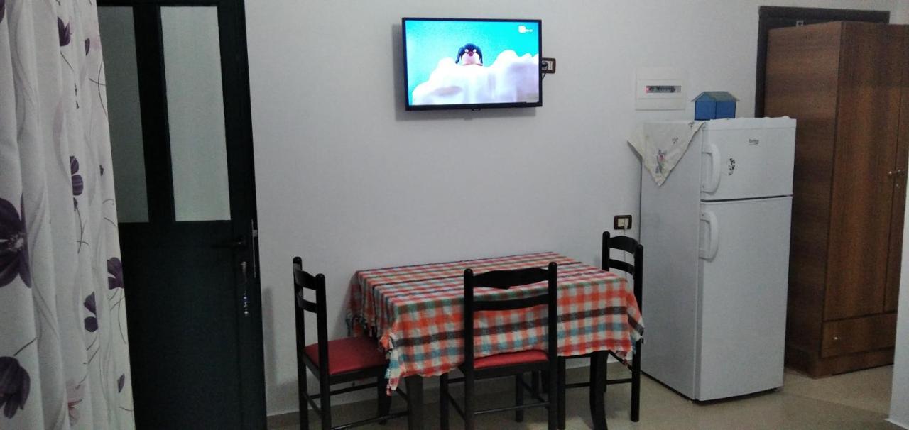Apartment Erjon Ксамил Стая снимка